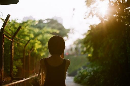 給不認識的女生表白情書
